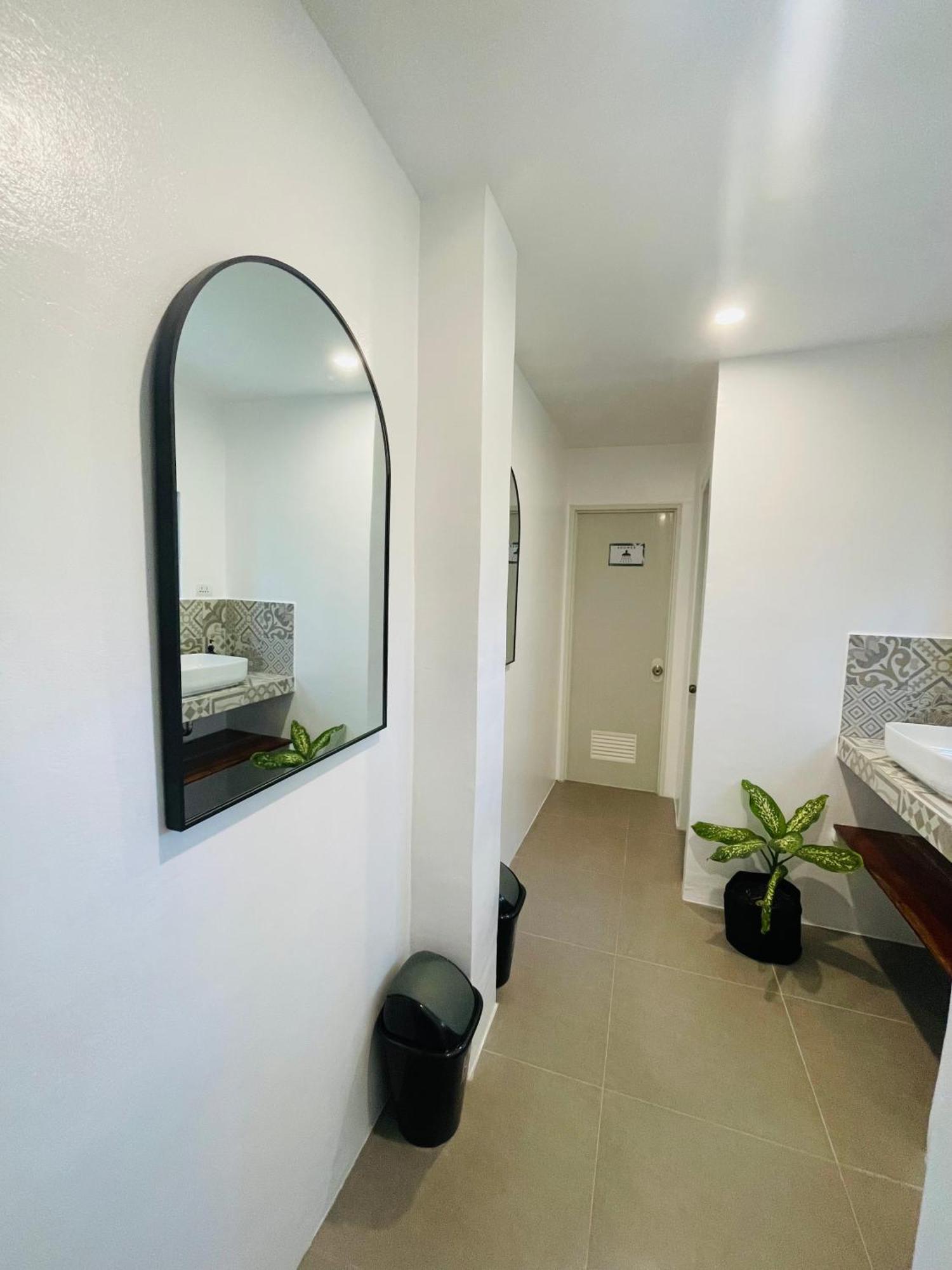 Maayong Hostel (Adults Only) Moalboal Bagian luar foto