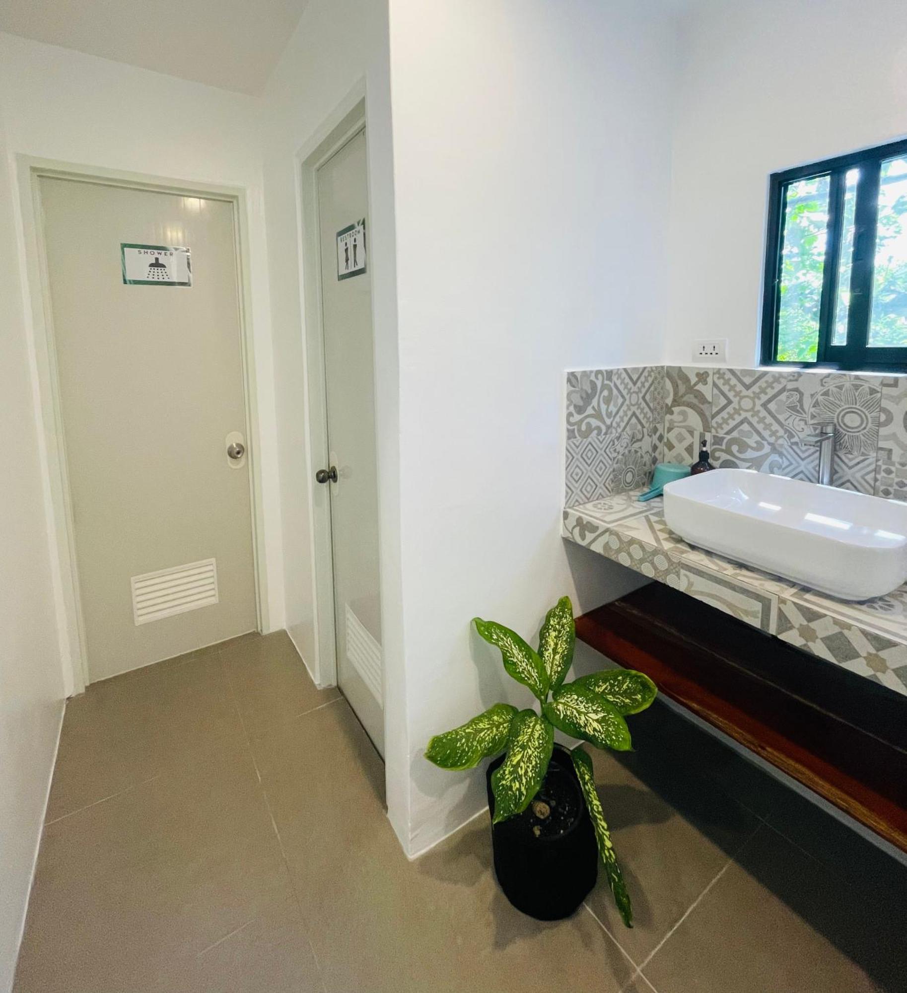 Maayong Hostel (Adults Only) Moalboal Bagian luar foto