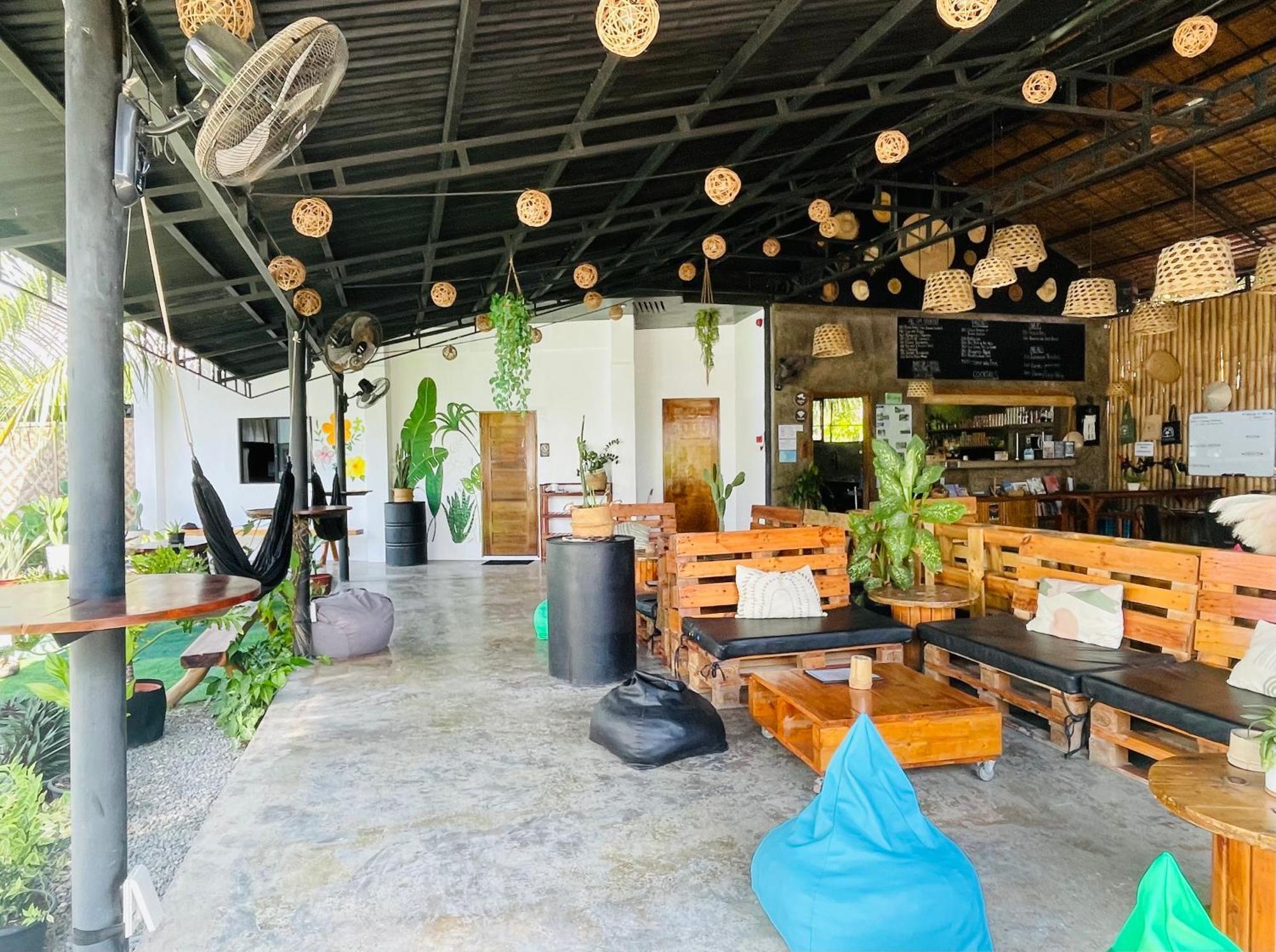 Maayong Hostel (Adults Only) Moalboal Bagian luar foto