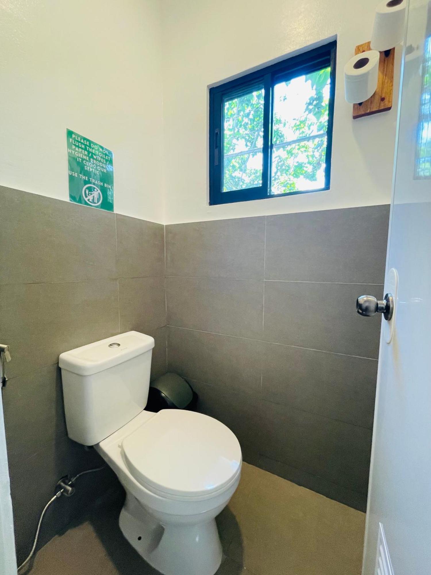 Maayong Hostel (Adults Only) Moalboal Bagian luar foto