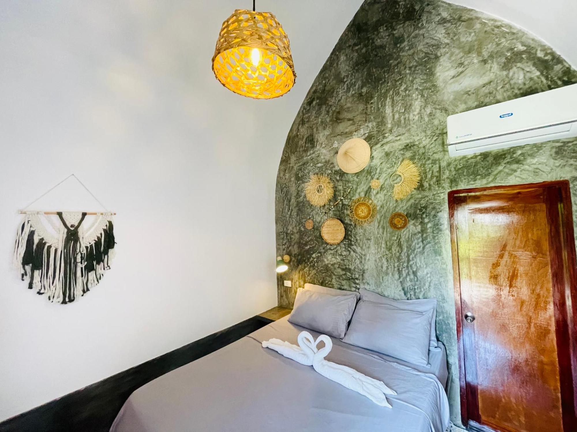 Maayong Hostel (Adults Only) Moalboal Bagian luar foto